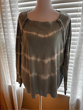 Easel Soft Sage Relaxed Fit Tie-Dye Long Sleeve Top - Women Size M